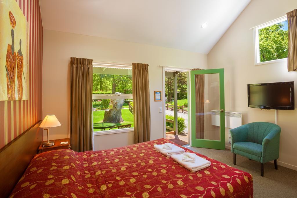 Shades Of Arrowtown Motel Room photo