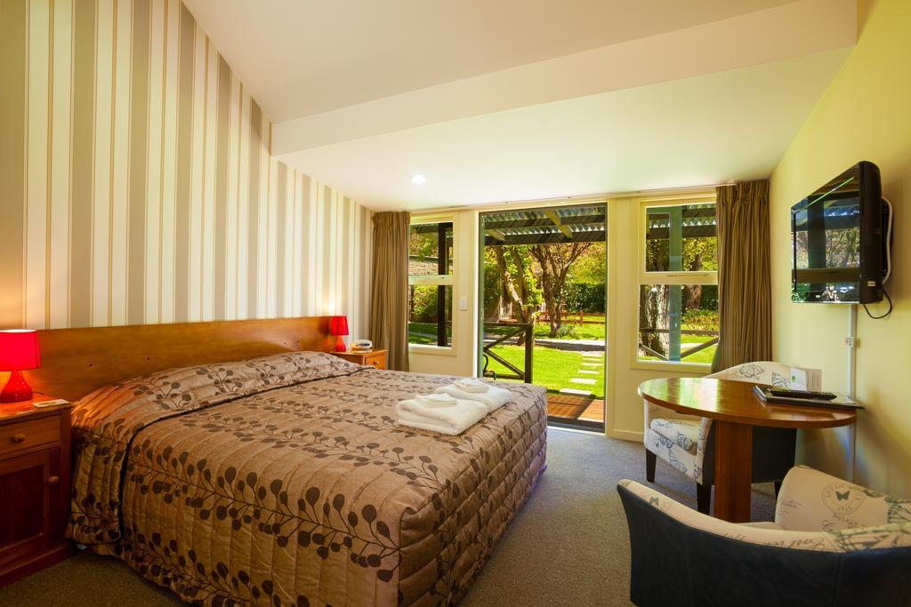Shades Of Arrowtown Motel Room photo