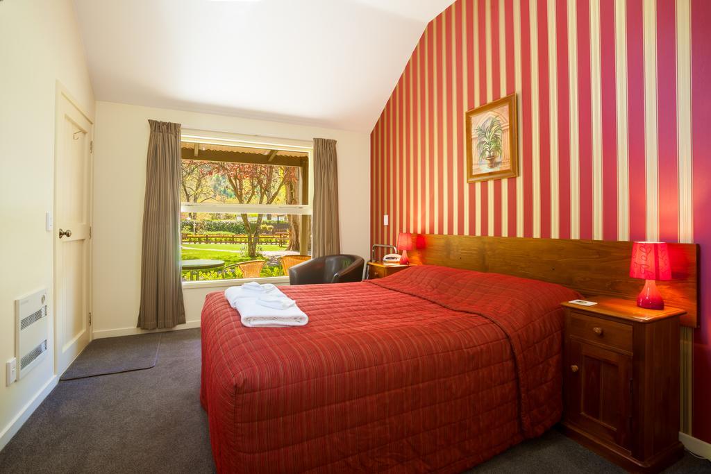 Shades Of Arrowtown Motel Exterior photo